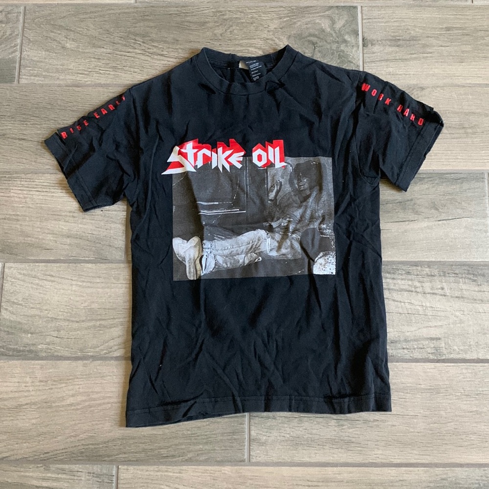 Strike oil black t-shirt